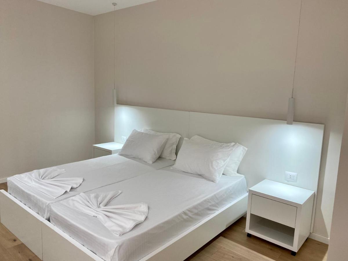 Violet'S Boutique Apartments Sarandë エクステリア 写真