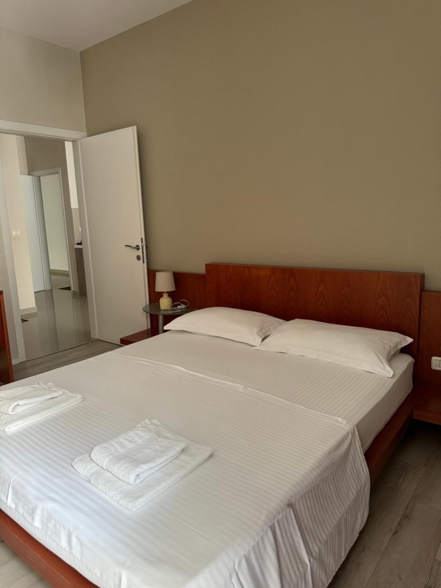 Violet'S Boutique Apartments Sarandë エクステリア 写真