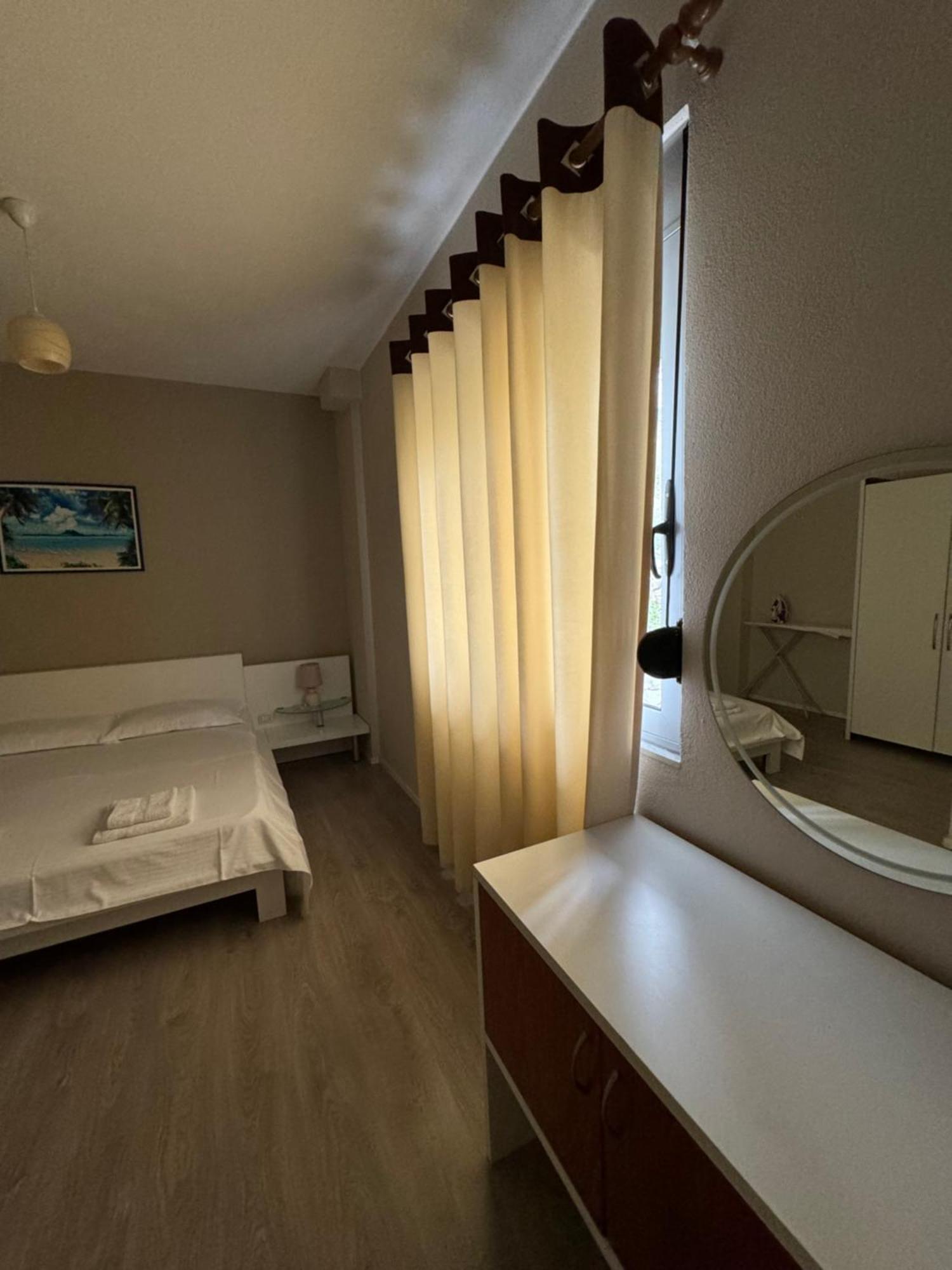Violet'S Boutique Apartments Sarandë エクステリア 写真